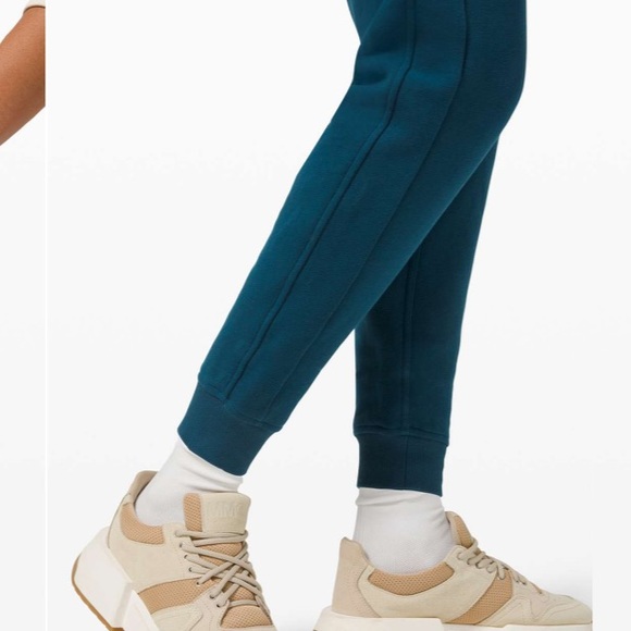 Lululemon Scuba High-Rise Jogger *Fleece 28" - Picture 3 of 7